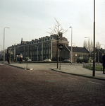 849331 Gezicht op de Van Sypesteynkazerne (Leidseweg 22) te Utrecht, met rechts de Croeselaan.